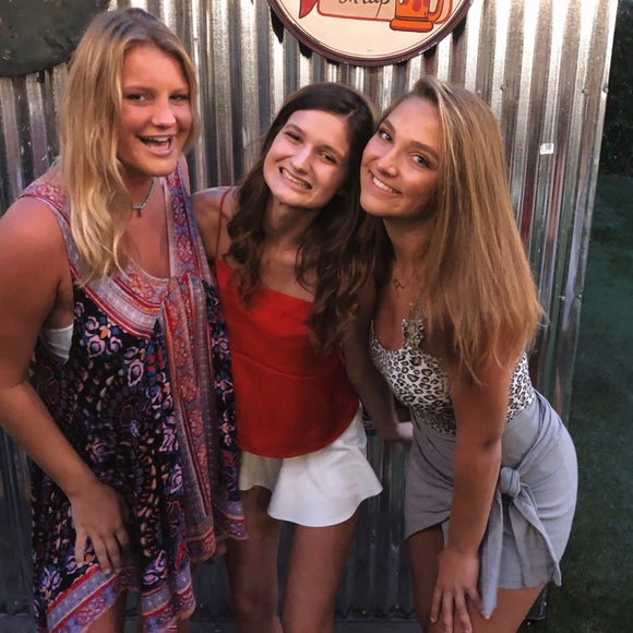 Meet your Posher, Amelia - Picture 1 of 1